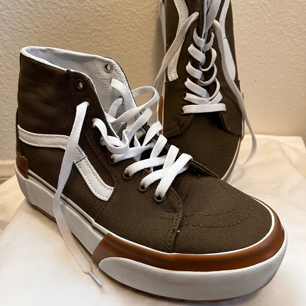 Platform Vans Sk8-hi women’s size 8.5 in olive green